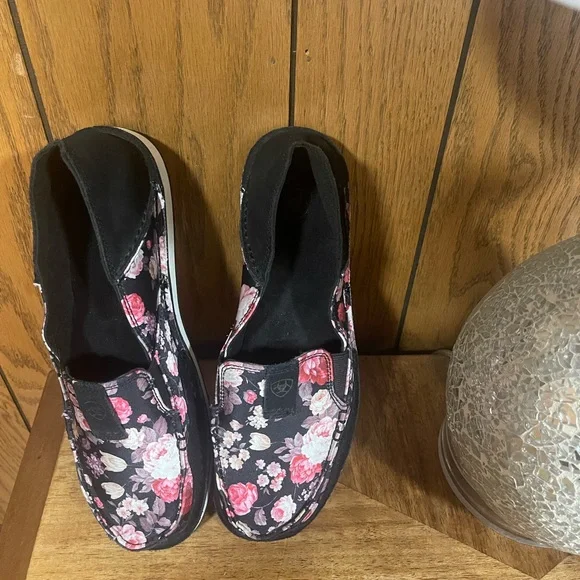 Ariat Casual Floral Flat Shoes - Picture 7 of 12
